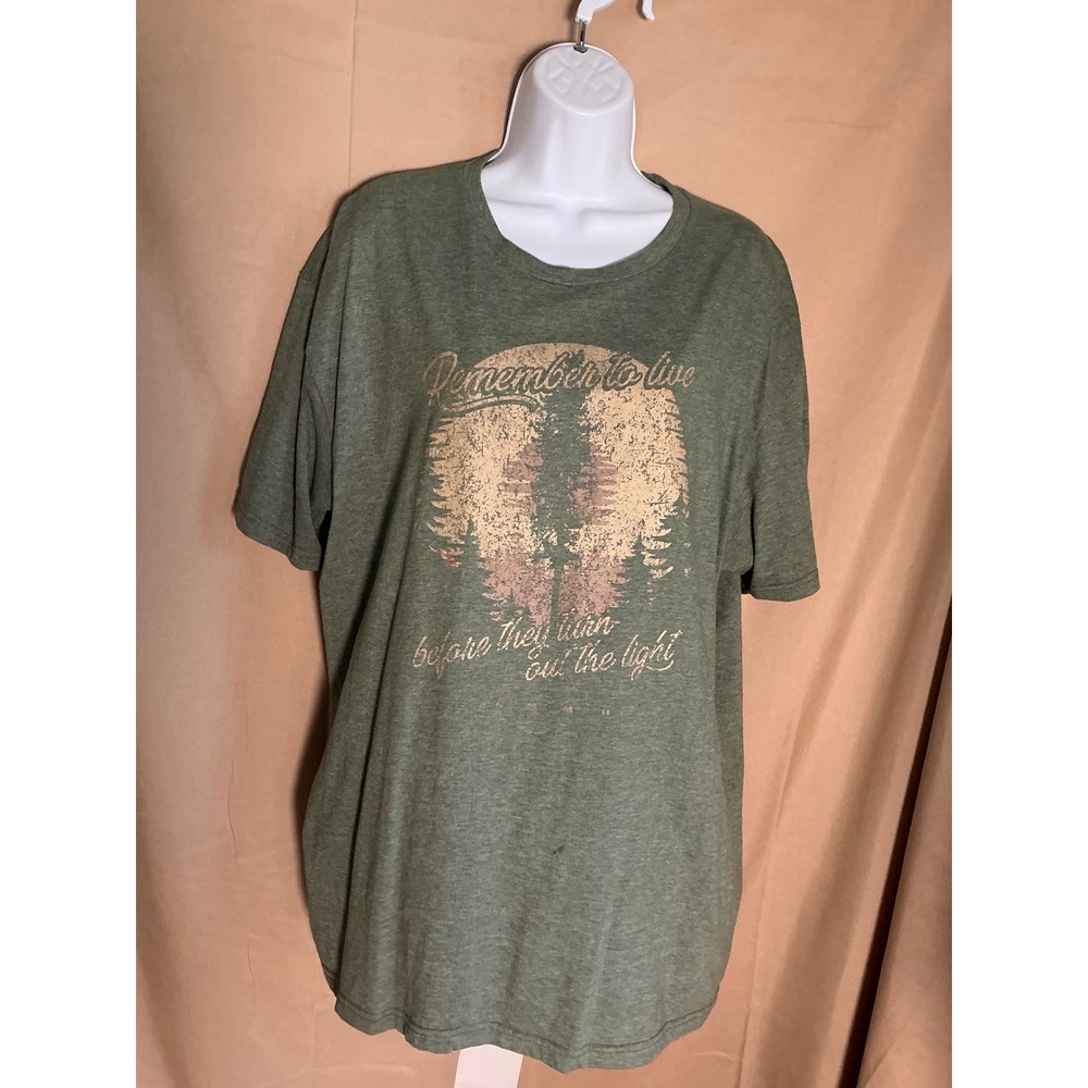 Gildan Ryan McMahon Graphic Tee Mens XL Green Good Live Now Pine Tree Sunset